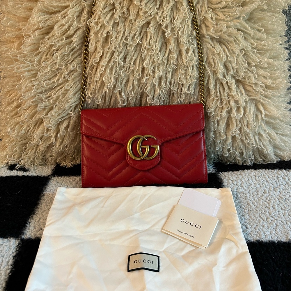 GUCCI Calfskin Matelasse GG Marmont Chain Wallet in Hibiscus Red